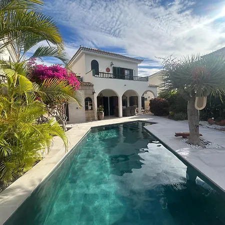 Oasis - Beautiful House With Private Pool Feriehus