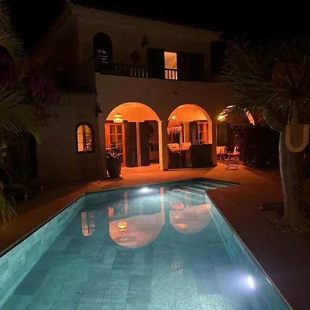 Oasis - Beautiful House With Private Pool