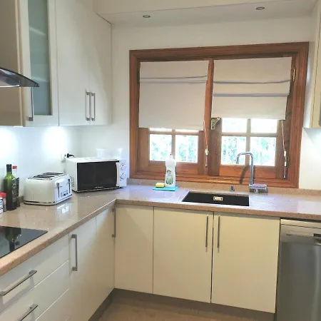 Vakantiehuis Villa Oasis - Beautiful House With Private Pool *