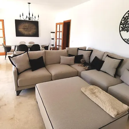 Oasis - Beautiful House With Private Pool 度假居