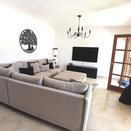 Vakantiehuis Villa Oasis - Beautiful House With Private Pool *