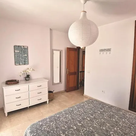 Villa Oasis - Beautiful House With Private Pool Vakantiehuis *
