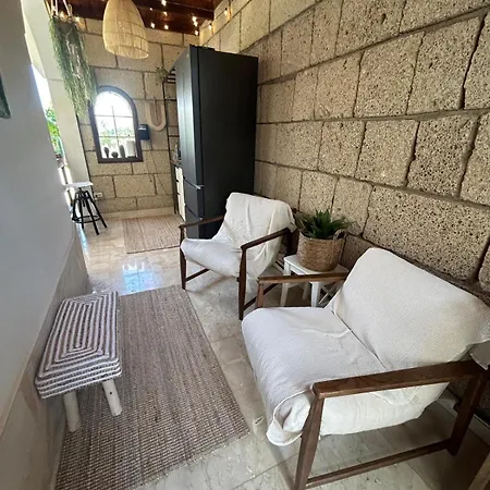 Villa Oasis - Beautiful House With Private Pool
